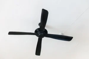 Vale a pena ter ventilador de teto? Veja quais as vantagens e desvantagens desse produto