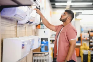 Qual a diferença entre split e piso teto? Saiba quando escolher cada um
